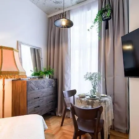 Апартаменты Bohemian Style Apt In The Centre *